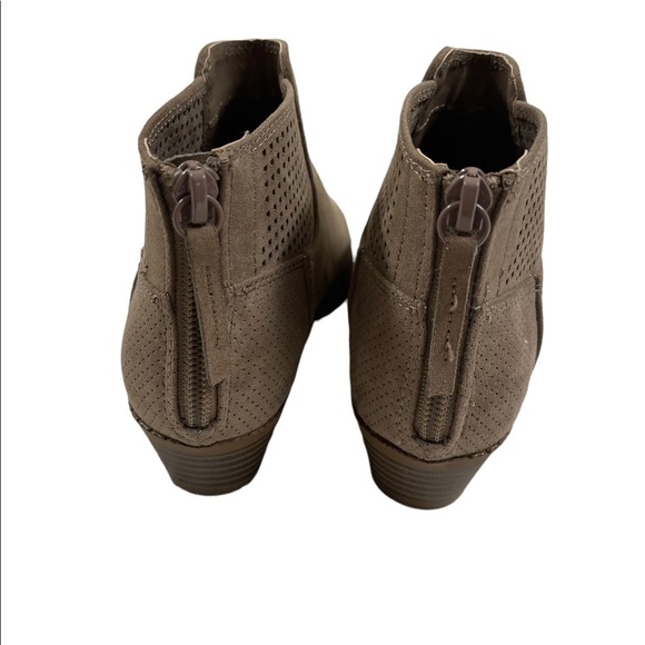 Justice Suede Boots - Little Girls Size 1 - Picture 2 of 4